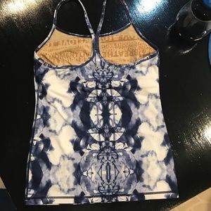 Lululemon Size 6 Power Y Navy & White